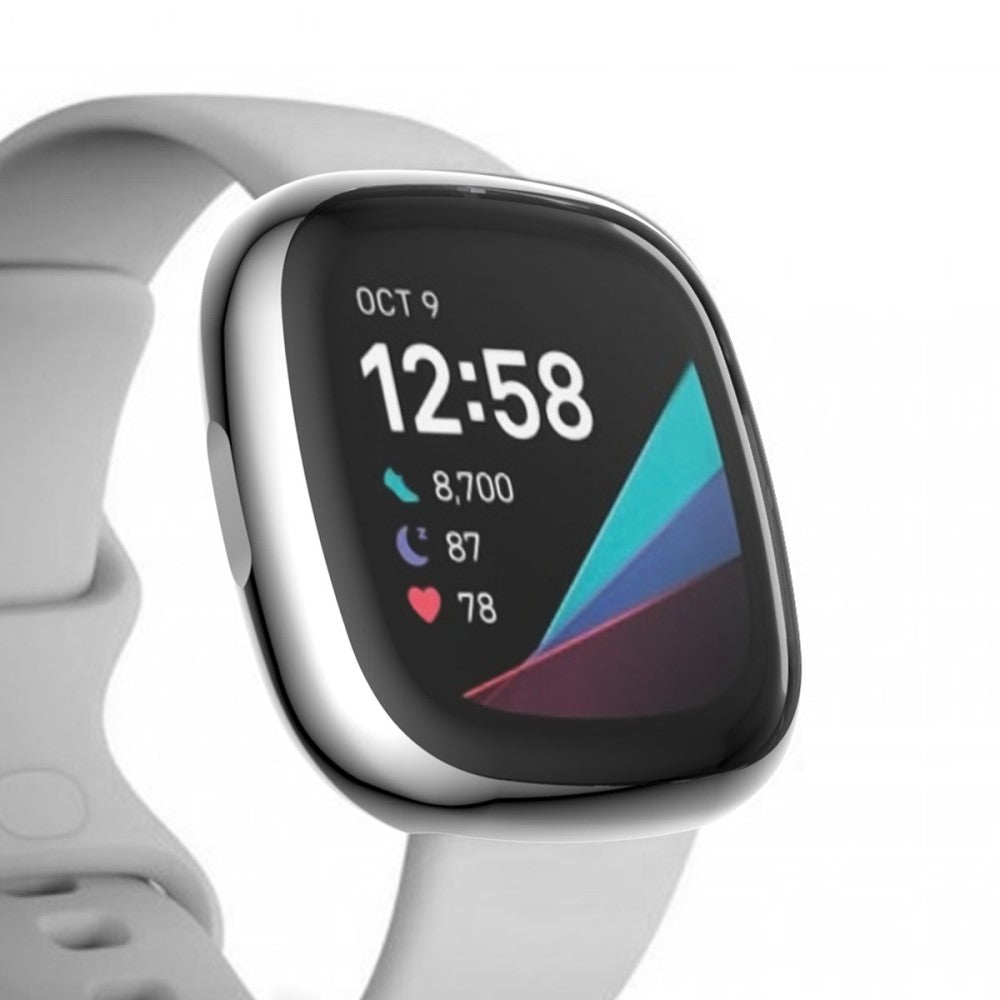 Smartwatch argento con cinturino chiaro mostra 12:58, 8700 passi, 87 sonno, 78 cuore.