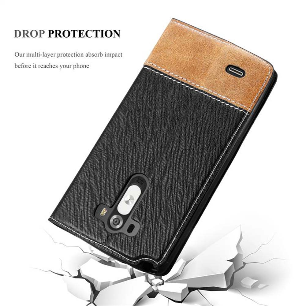 Funda de teléfono negra con parte superior marrón, sobre suelo destrozado.