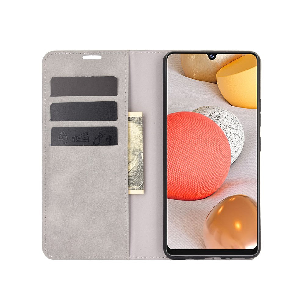 Custodia grigia per telefono con slot per carte e banconota. Il telefono mostra sfere colorate.