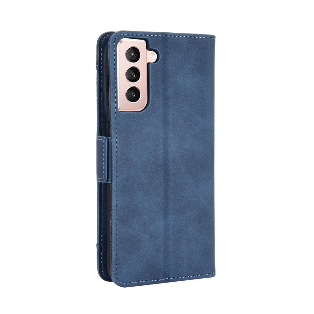 Custodia blu per telefono con tre fotocamere e chiusura magnetica.