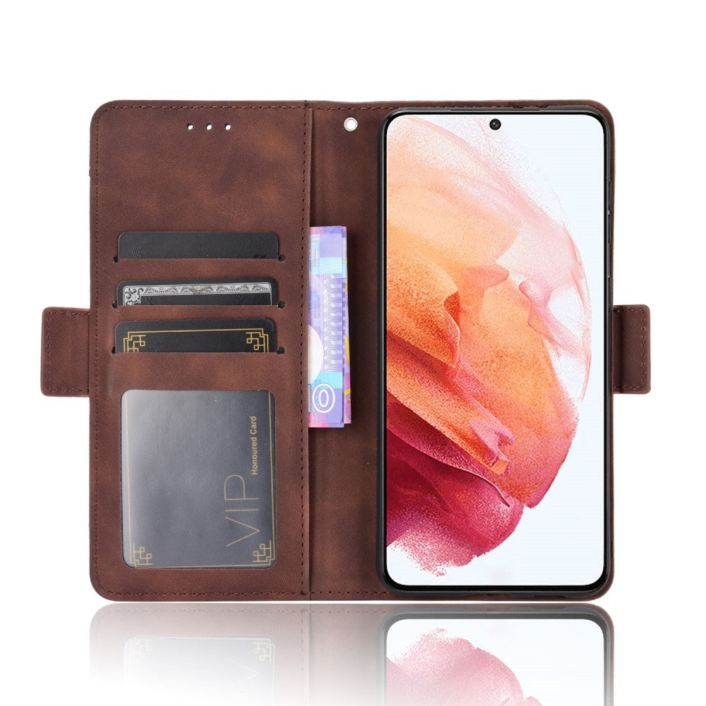 Portafoglio marrone con telefono, porta carte e banconote.