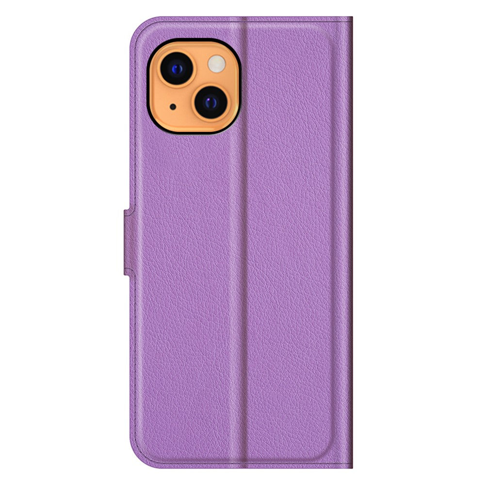 Custodia viola per telefono con sporgenza fotocamera e copertina piegata.