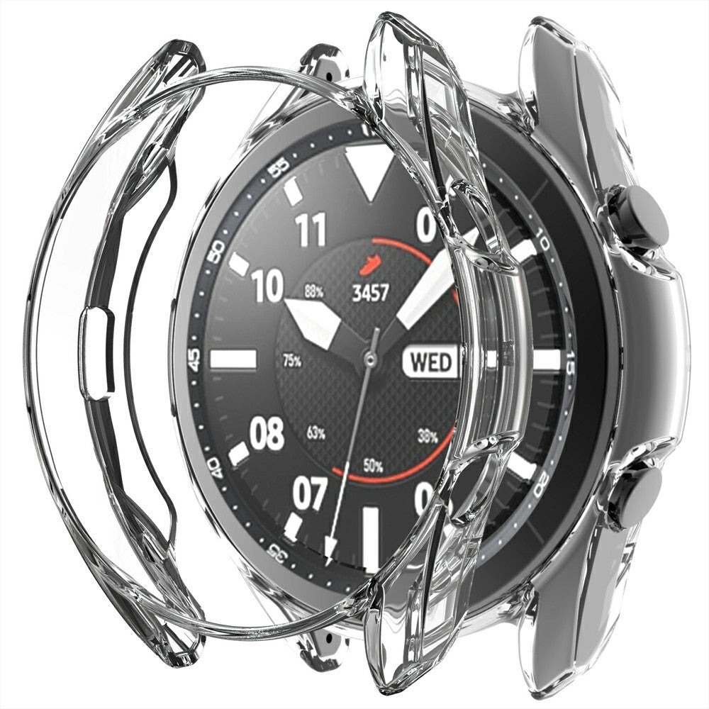 Un étui de protection transparent entoure une montre connectée à cadran sombre.