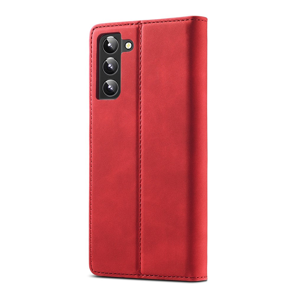 Custodia rossa per telefono con ritagli per fotocamera, su sfondo bianco.