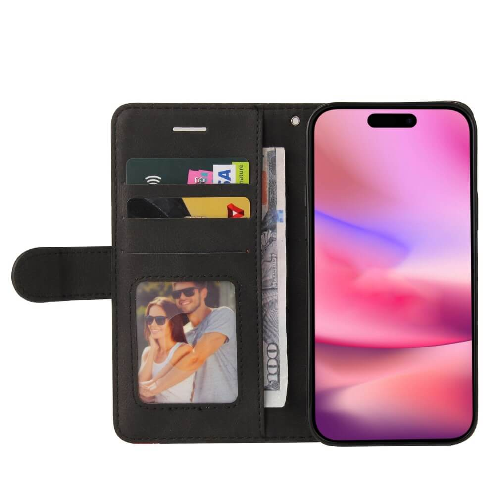 Una custodia nera per telefono con fessure per carte, foto e contanti.