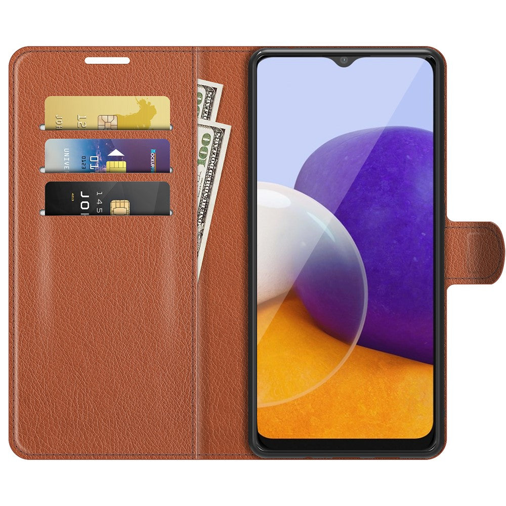 Portafoglio marrone con custodia per telefono, carte e banconote.