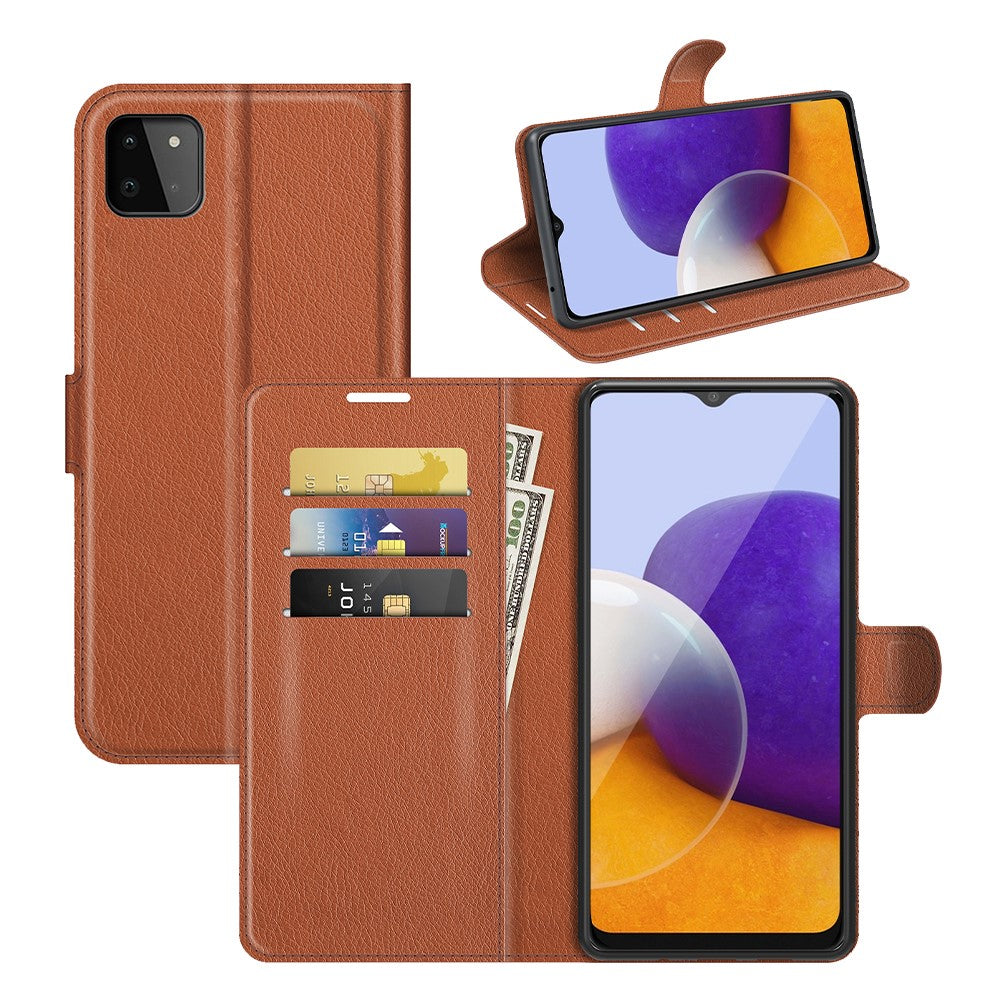 Custodia a portafoglio in pelle marrone con slot per carte e tasca per contanti.