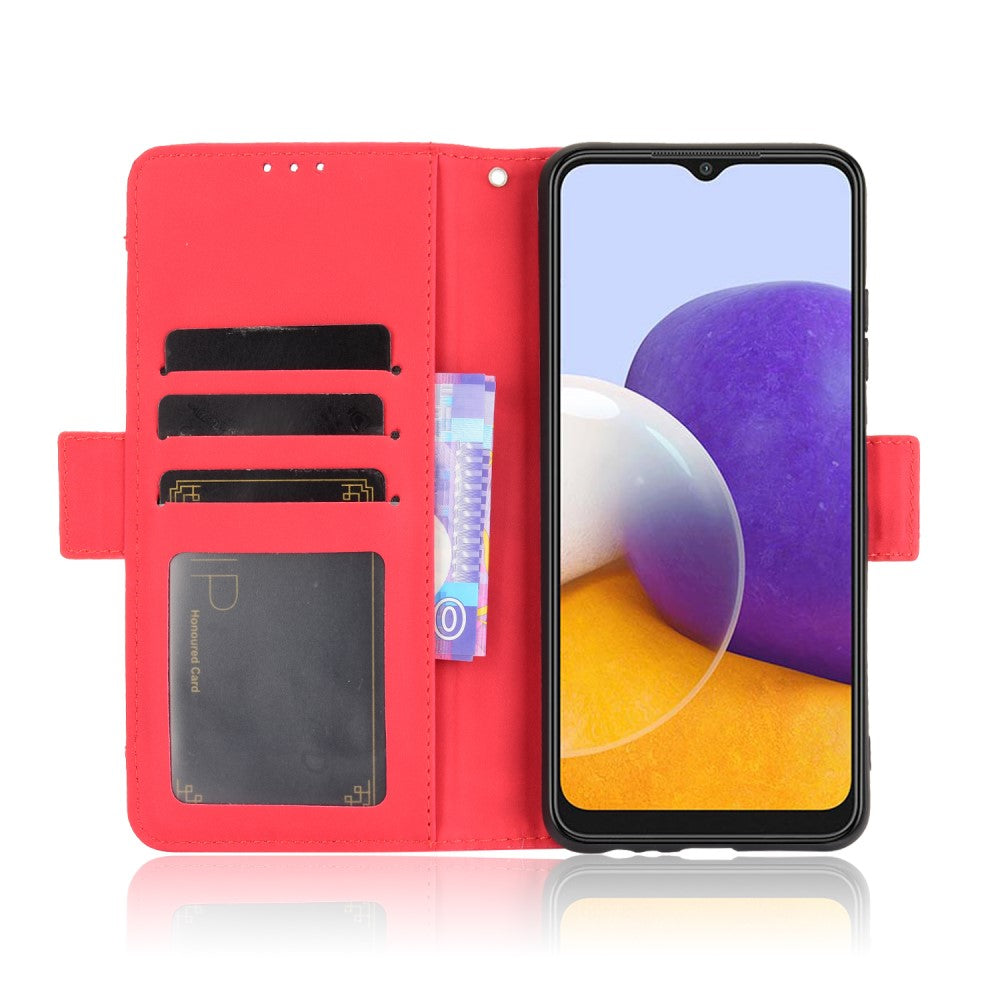 Custodia a portafoglio rossa con slot per carte e uno smartphone.