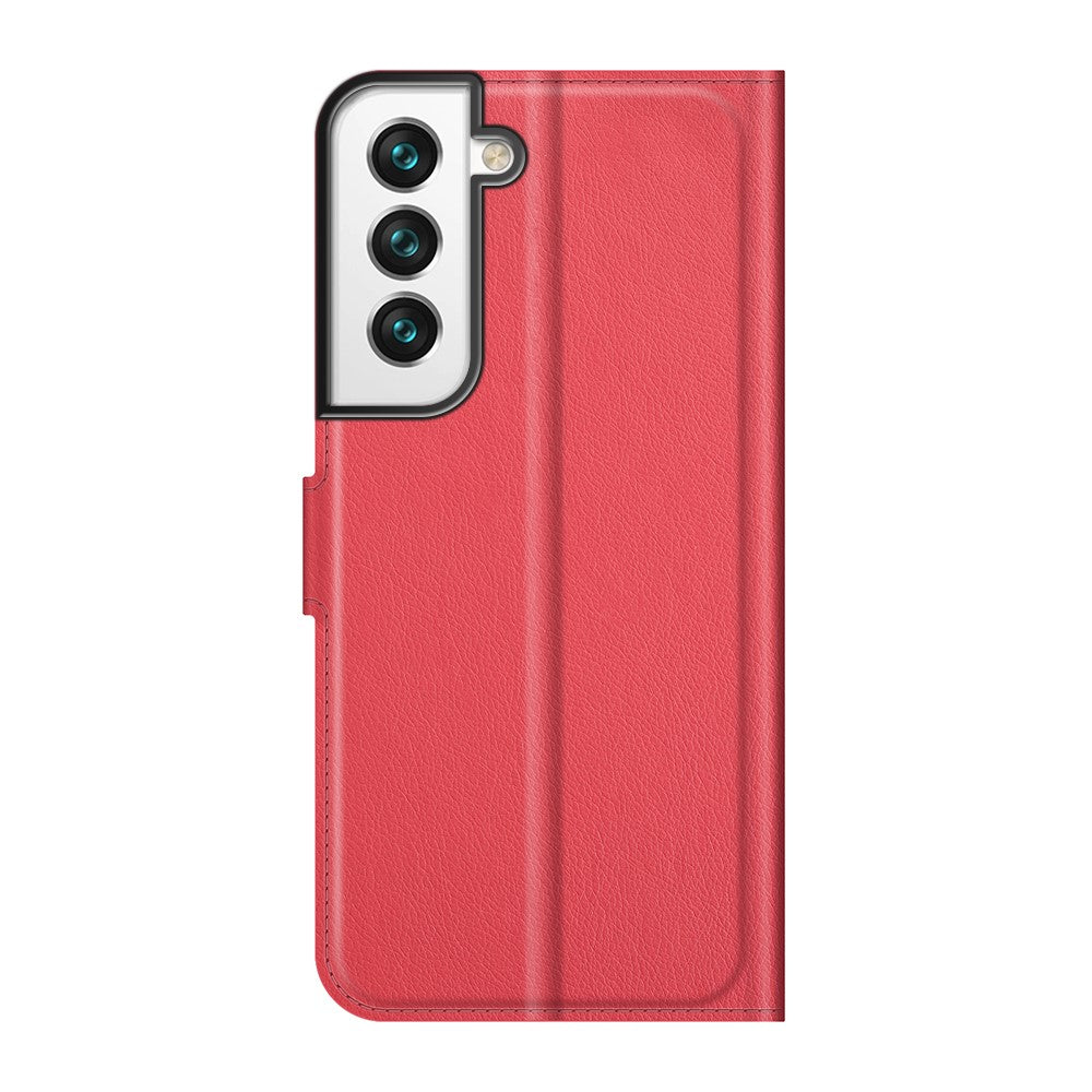 Custodia per telefono rossa aperta che mostra tre obiettivi della fotocamera a sinistra.