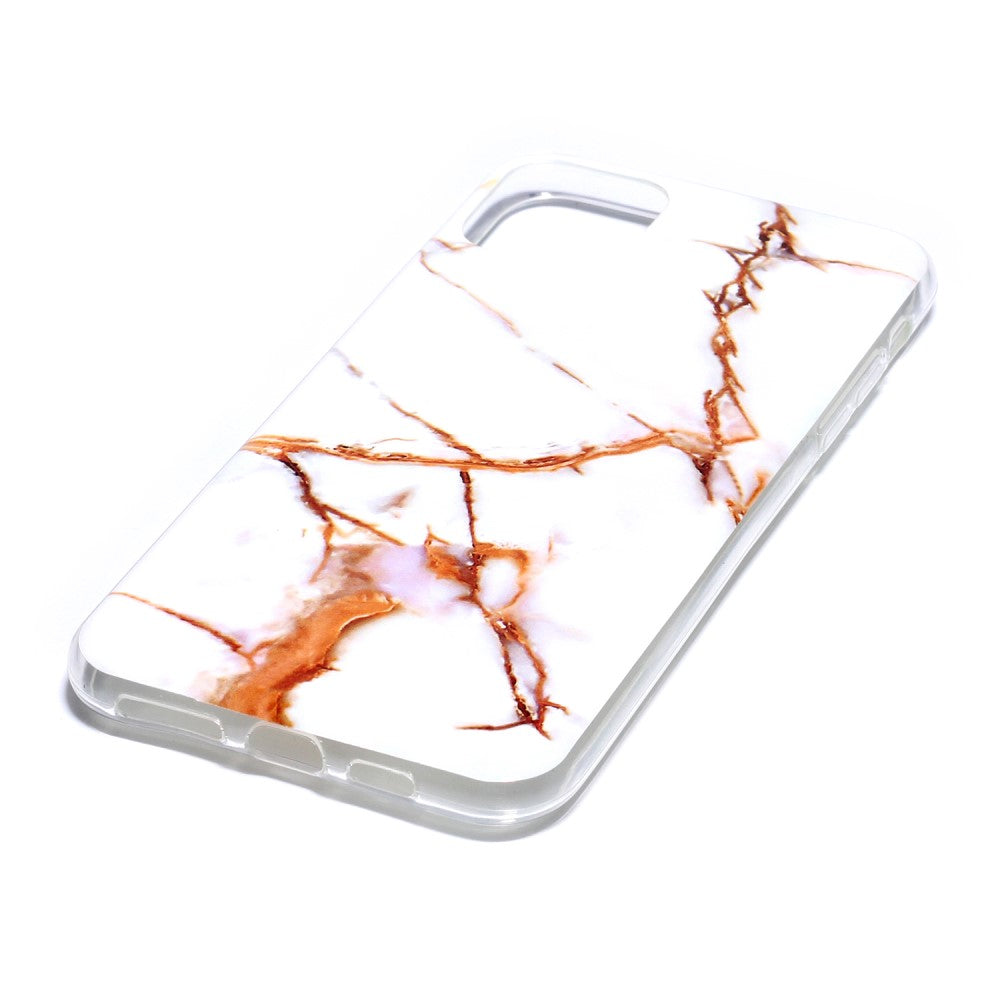 Une coque de téléphone blanche à motif marbre marron. Transparente.
