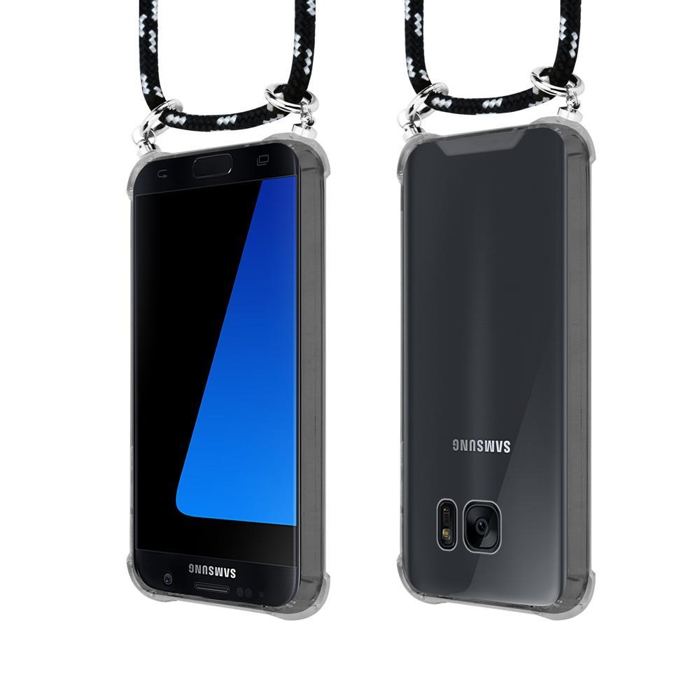 Due smartphone Samsung in custodie trasparenti con cordino uno accanto all'altro.