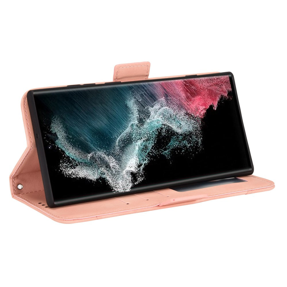 Una custodia rosa per telefono con uno smartphone che visualizza un'immagine astratta.