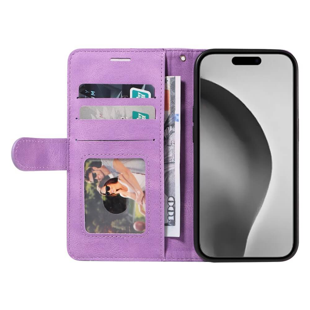 Étui portefeuille violet avec téléphone, cartes et billet.