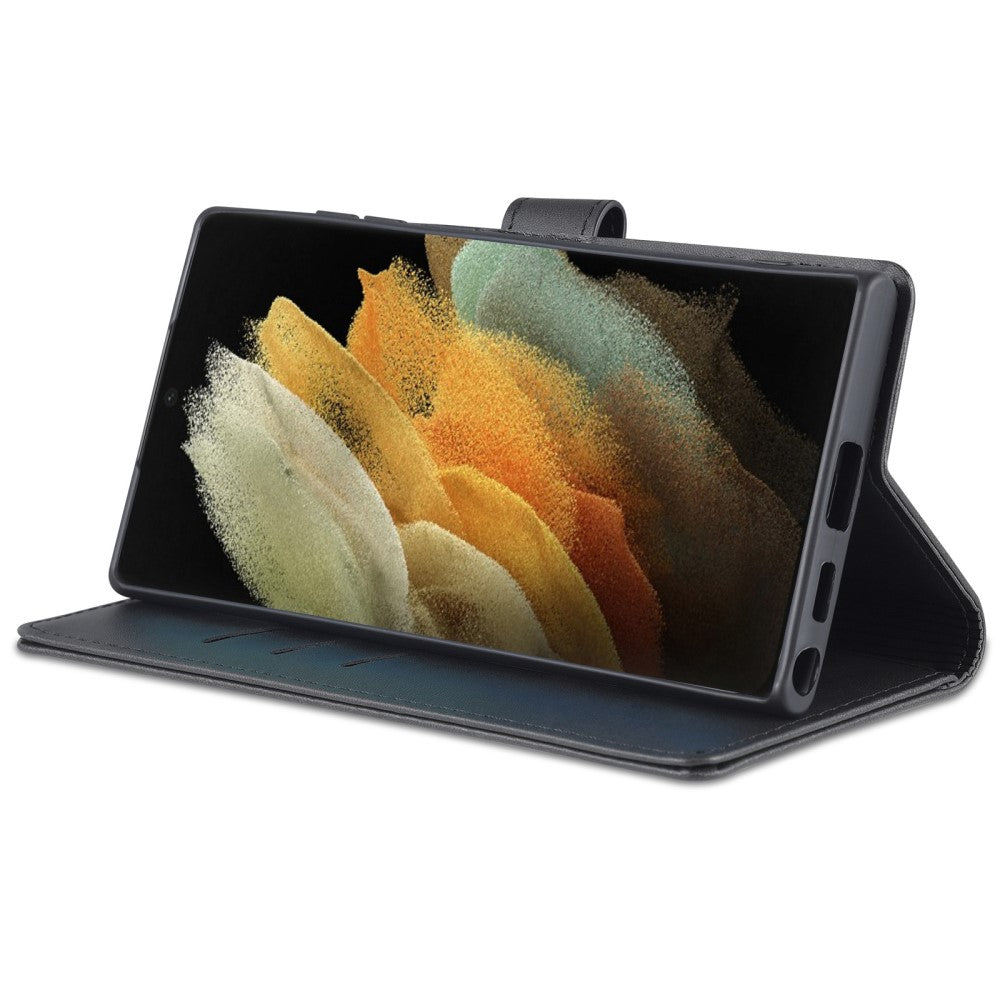 Uno smartphone in cover nera mostra arte astratta colorata sullo schermo.
