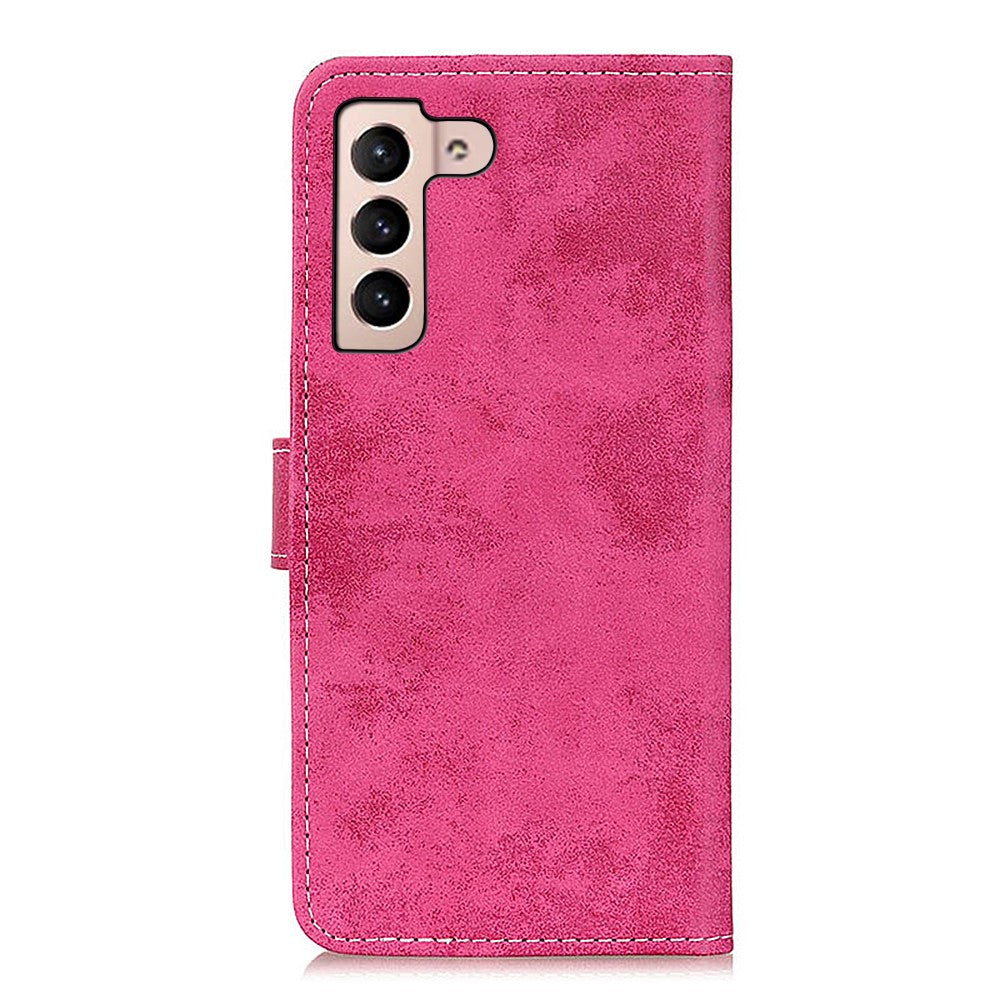 Custodia rosa per telefono con tre obiettivi e flash.