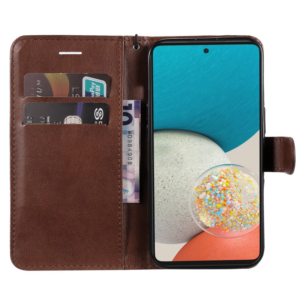 Portafoglio marrone con telefono, carte e banconota.