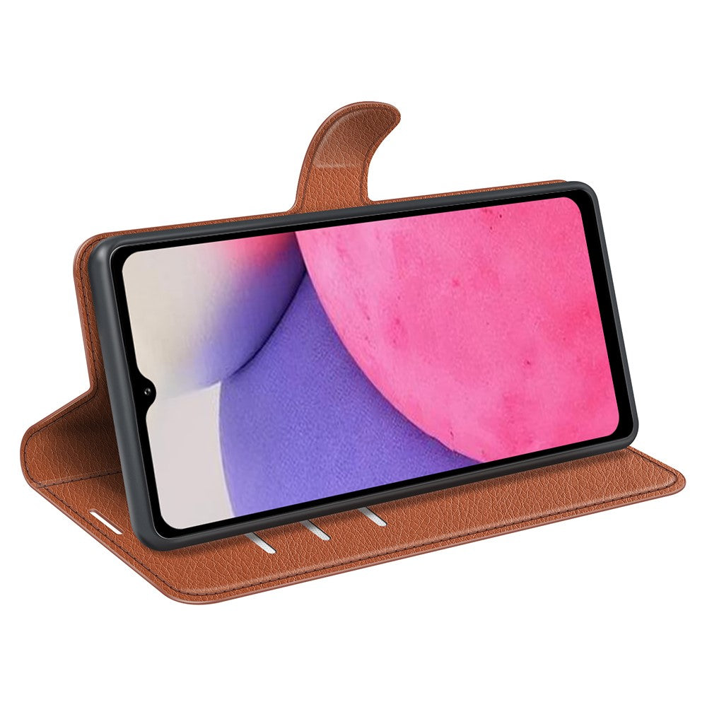 Custodia marrone aperta, con uno smartphone in vista.