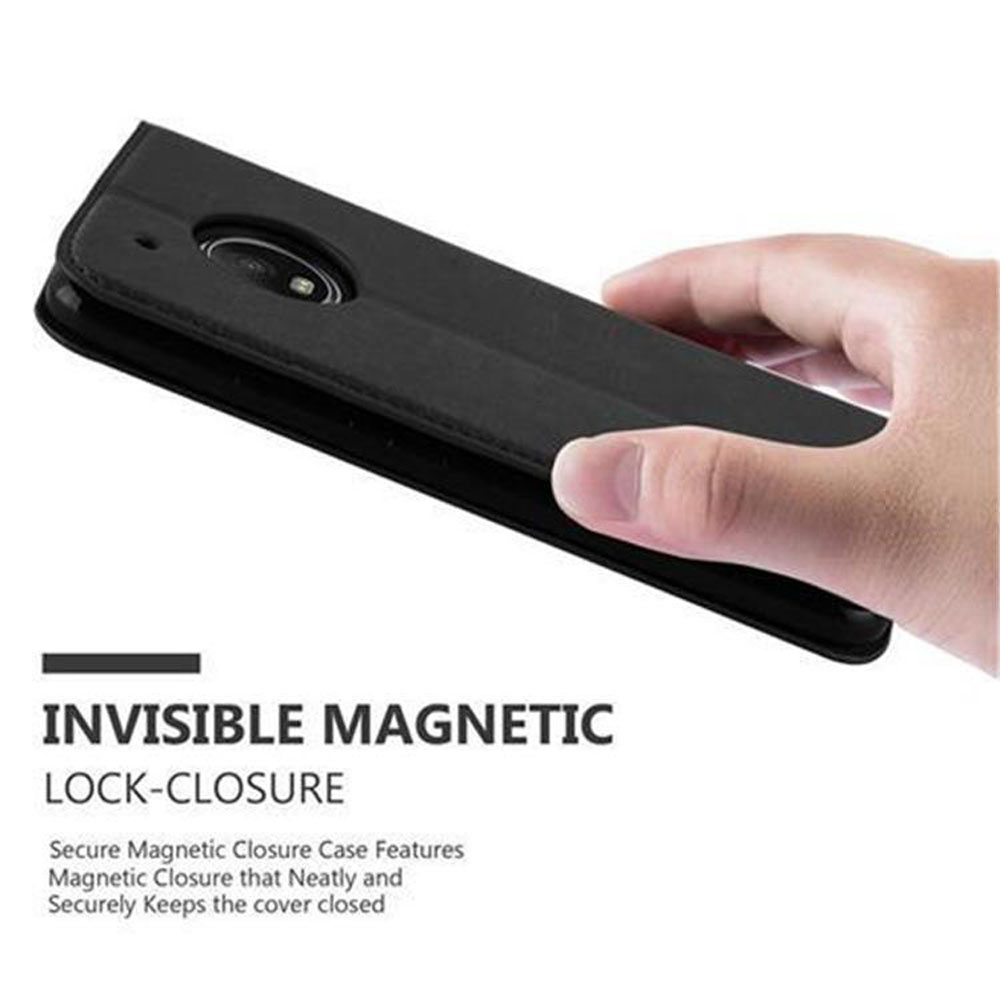 Schwarze Handyhülle mit magnetischem Verschluss, von einer Hand gehalten.