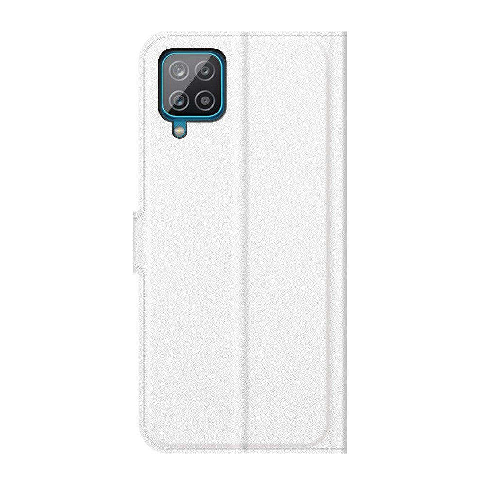 Ein weißes Handy-Flip-Case mit einer viereckigen Kameralinse. Geschlossen.