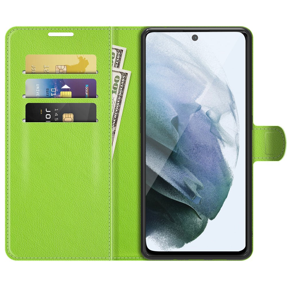 Grüner Handy-Wallet mit 3 Kartenfächern und Geldscheinen neben einem Smartphone.