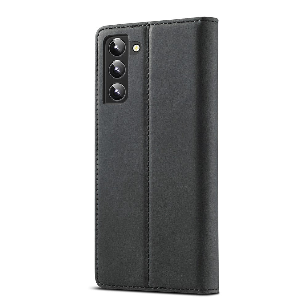 Schwarzes Smartphone-Flipcase mit drei Kameralinsen und Blitz.