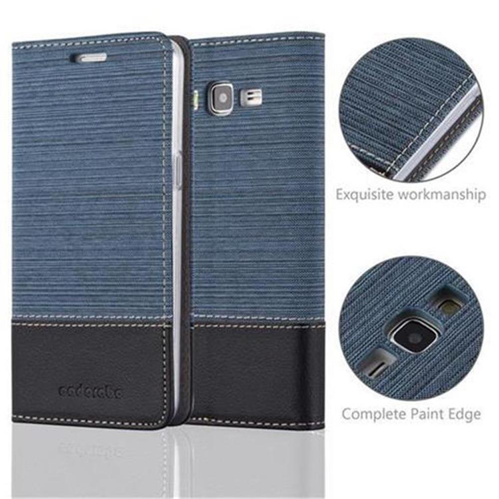 Custodia per telefono in tessuto blu con accenti in pelle nera, che mostra dettagli di fotocamera e cuciture.