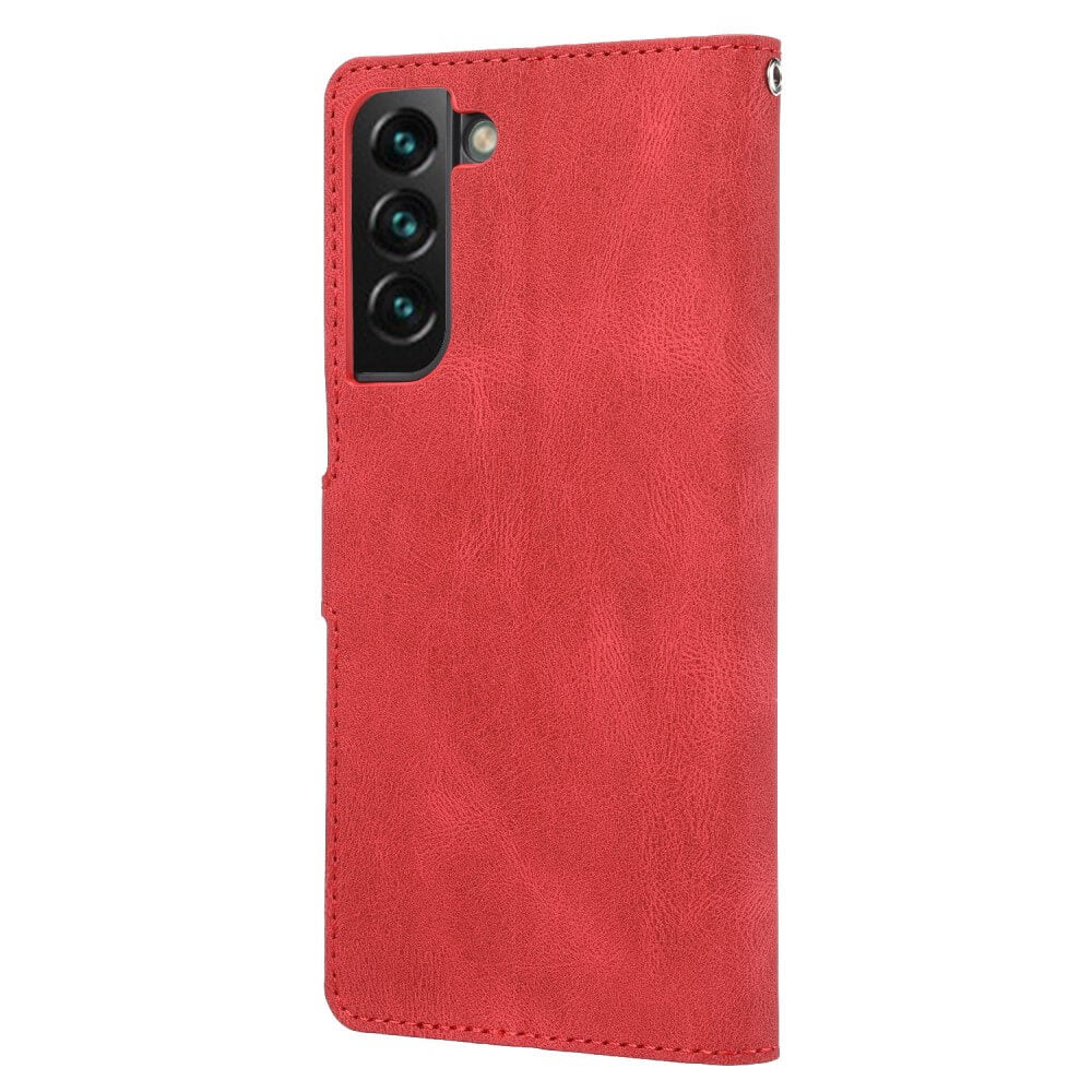 Custodia rossa per telefono con apertura tripla fotocamera a sinistra.
