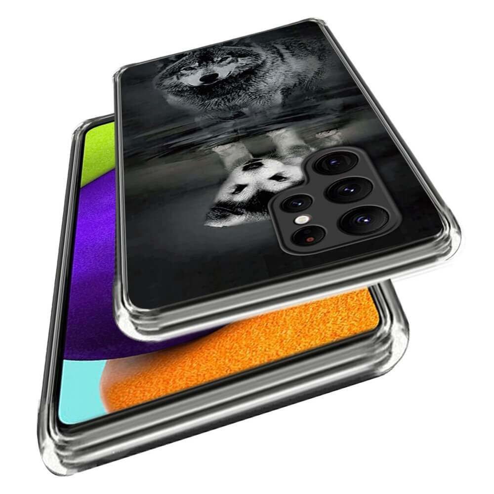 Ein Handycase mit einem Wolf, der sich im Wasser spiegelt.