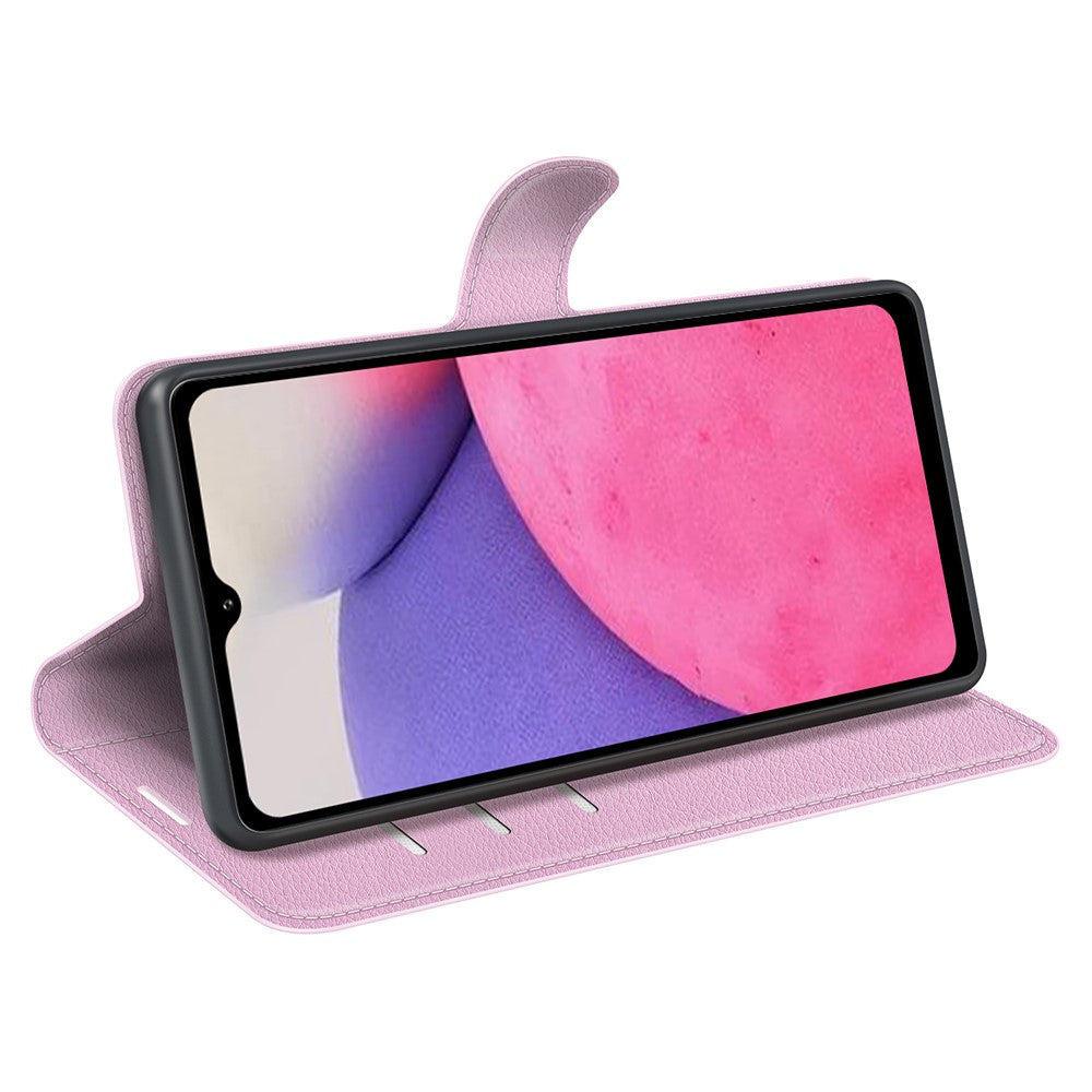 Ein hellrosa Handyhülle im aufgeklappten Zustand mit einem Smartphone.