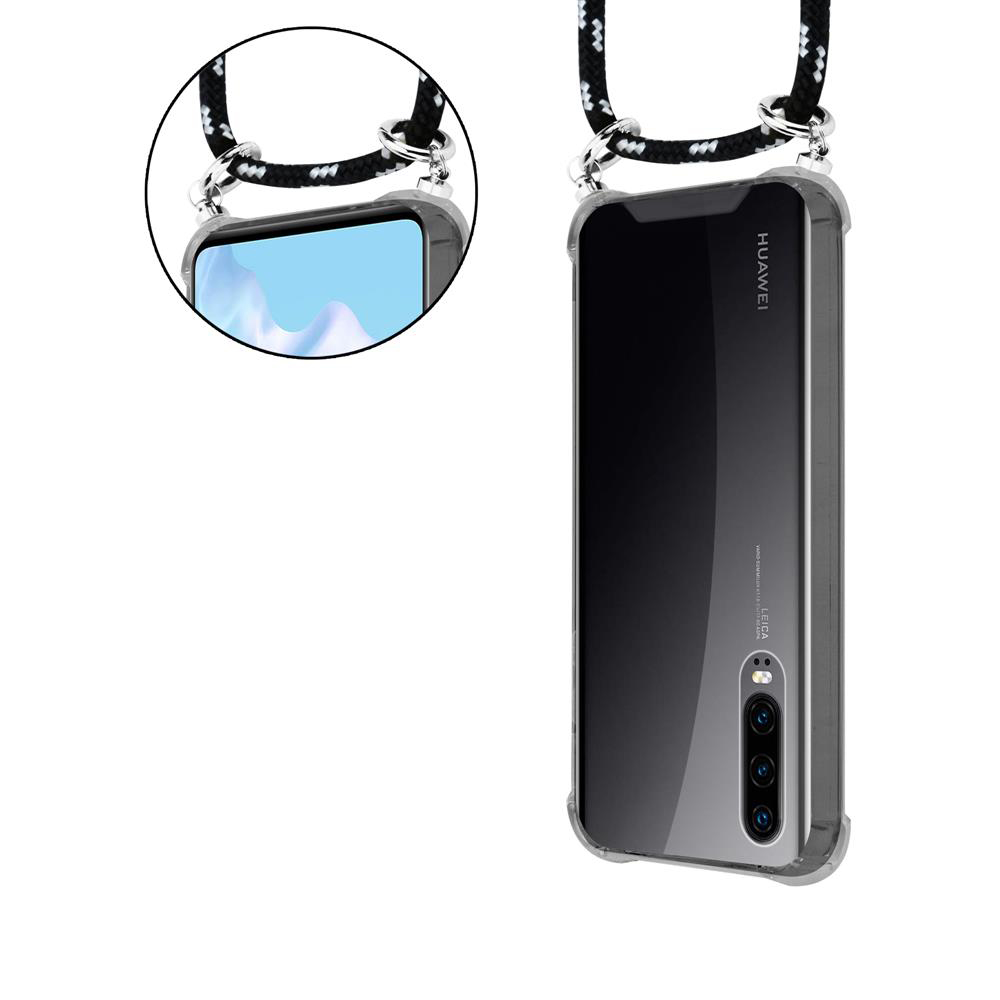 Uno smartphone in custodia trasparente con laccetto.
