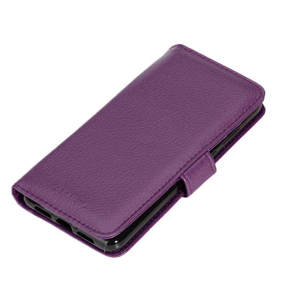 Custodia viola in pelle per telefono a libro su sfondo bianco.
