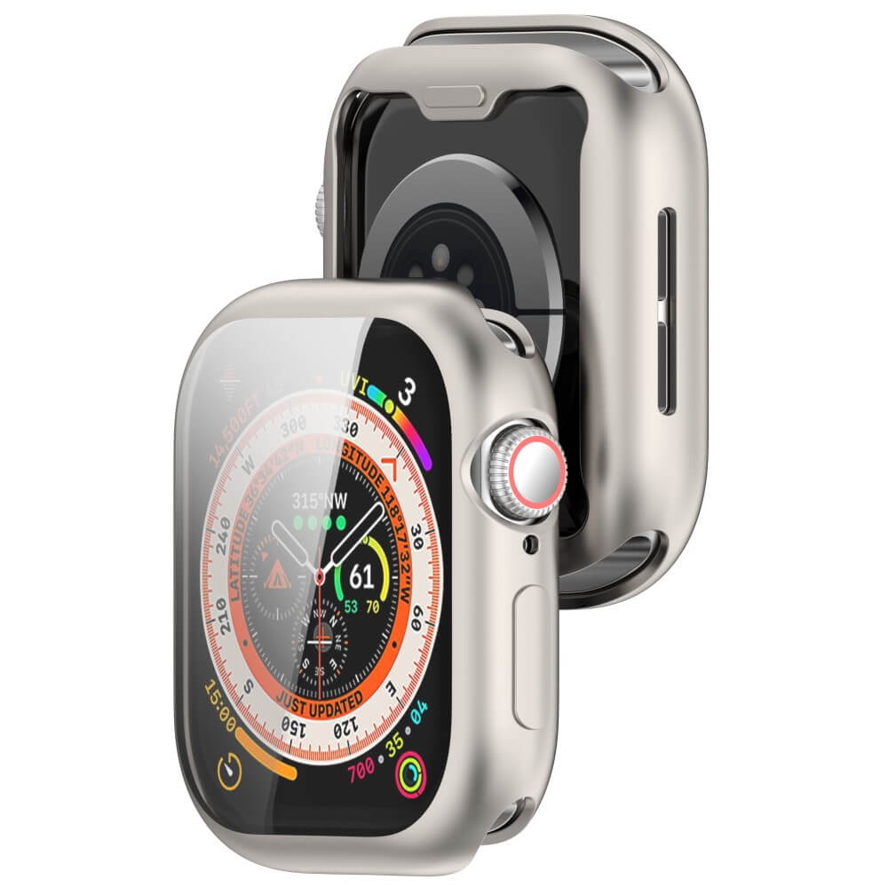 Une montre connectée argentée avec un boîtier de protection argenté. Le cadran affiche une carte.