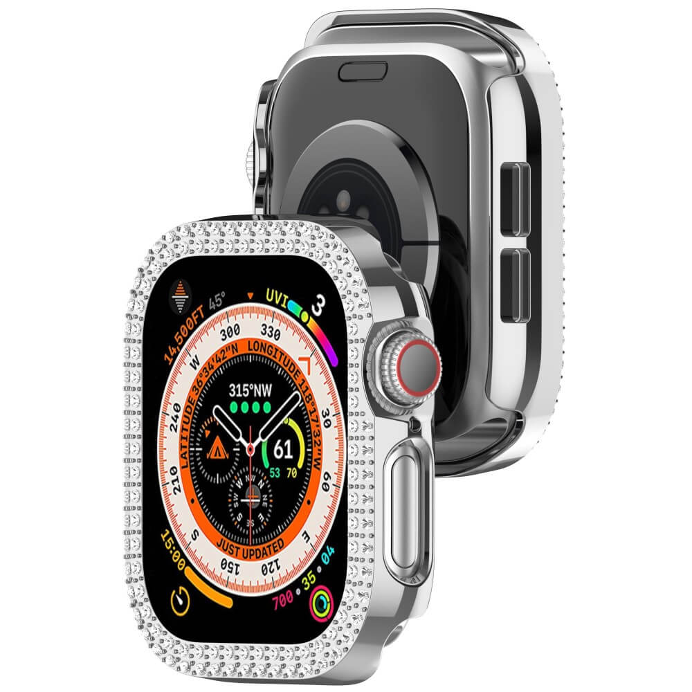 Une montre connectée argentée avec lunette incrustée de strass, affichant des coordonnées.