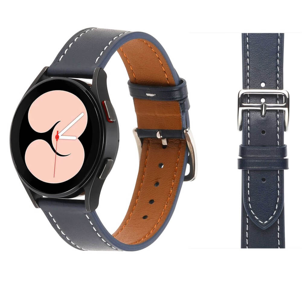 Une montre connectée bleu foncé avec bracelet en cuir marron et boucle argentée.
