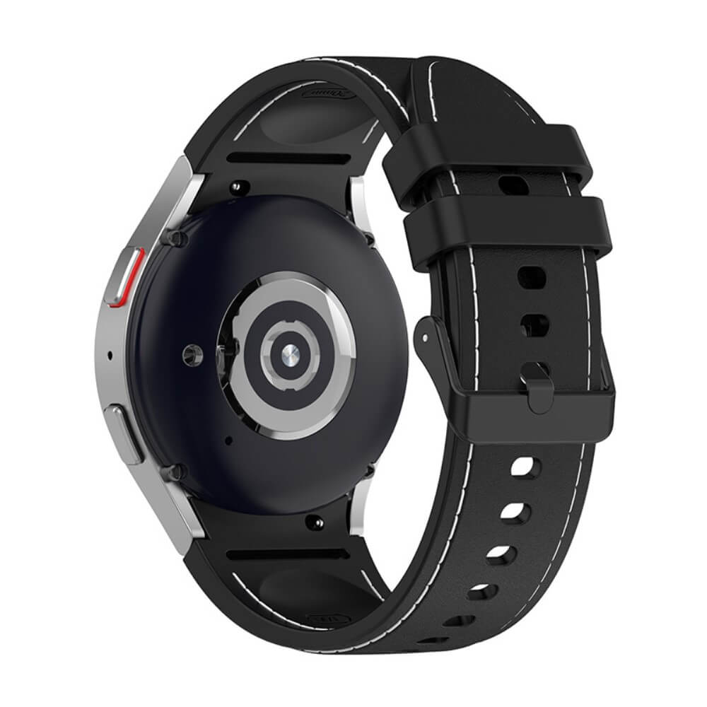 Gros plan d'une montre connectée avec bracelet noir et boîtier argenté.