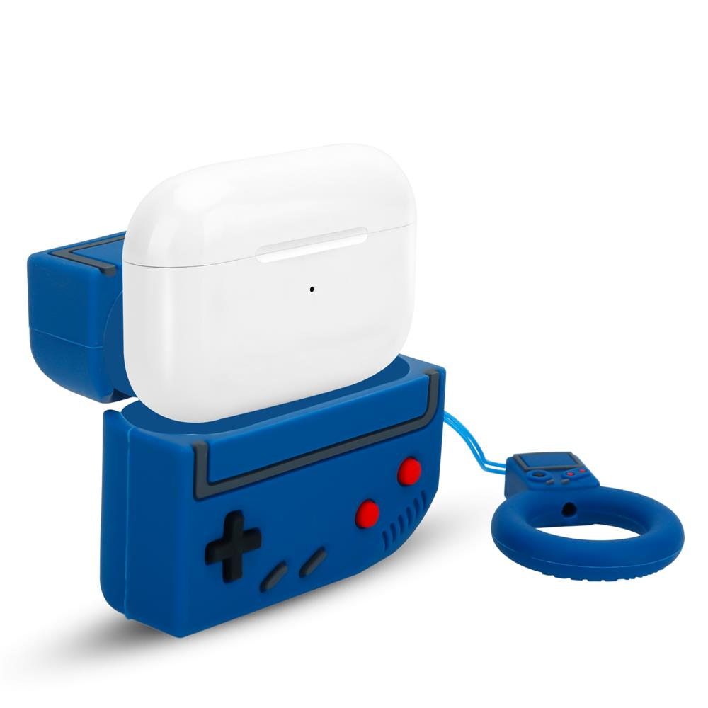 Weiße Kopfhörerhülle auf einer blauen Hülle im Gameboy-Stil mit einem Schlüsselanhänger.