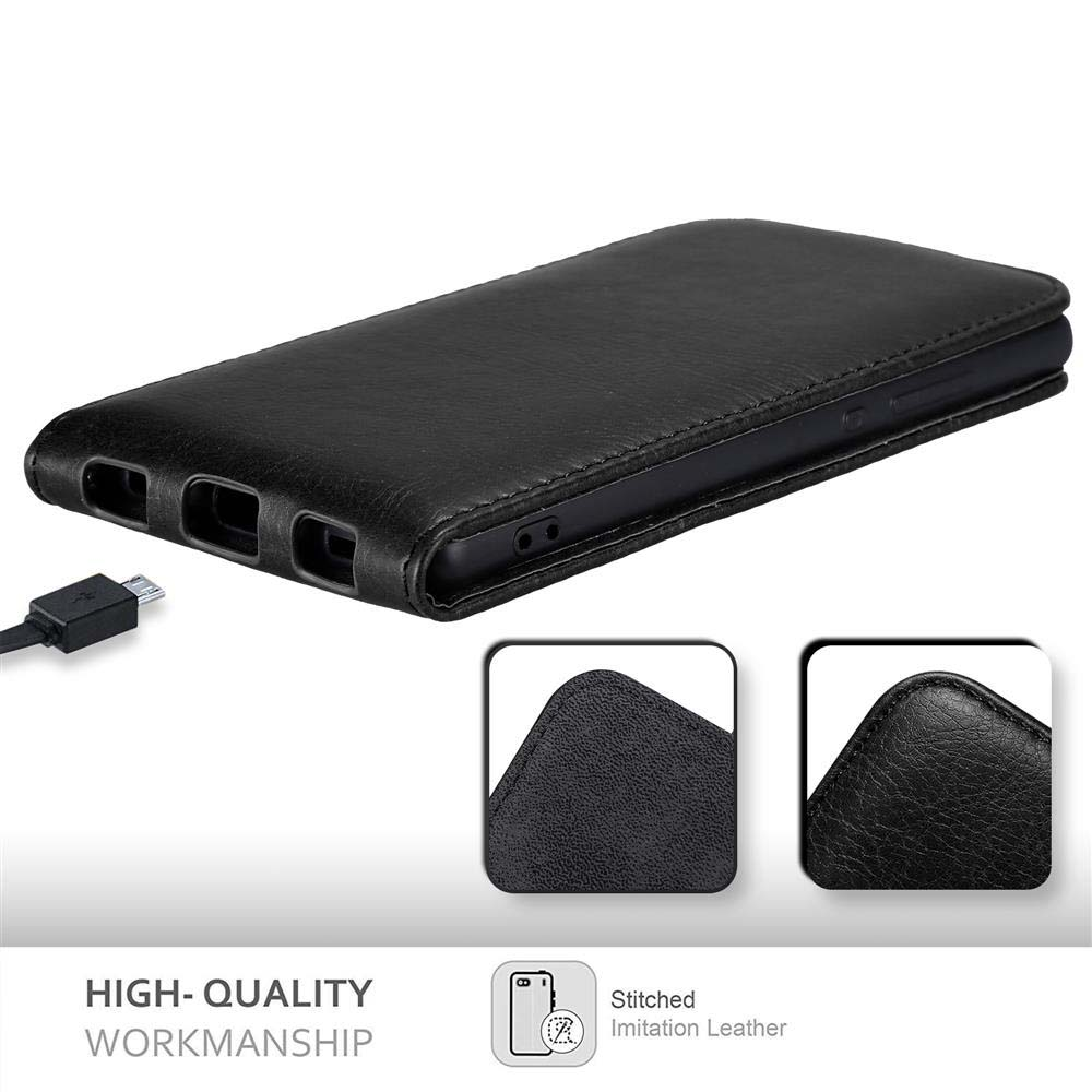 Funda de teléfono de cuero negro con cable USB y tomas de detalle de costuras.