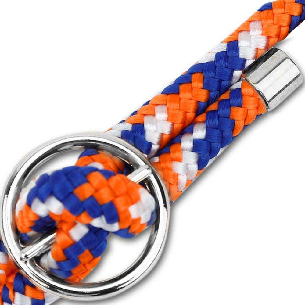 Un cordoncino intrecciato arancione, blu e bianco con anello e chiusura in metallo.