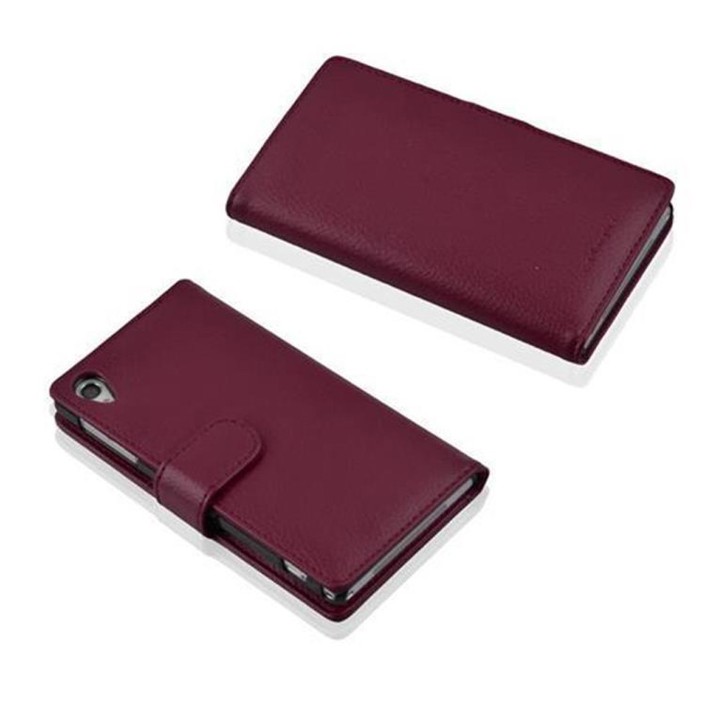 Dos fundas de cuero burdeos para móvil, una abierta con solapa, otra cerrada.