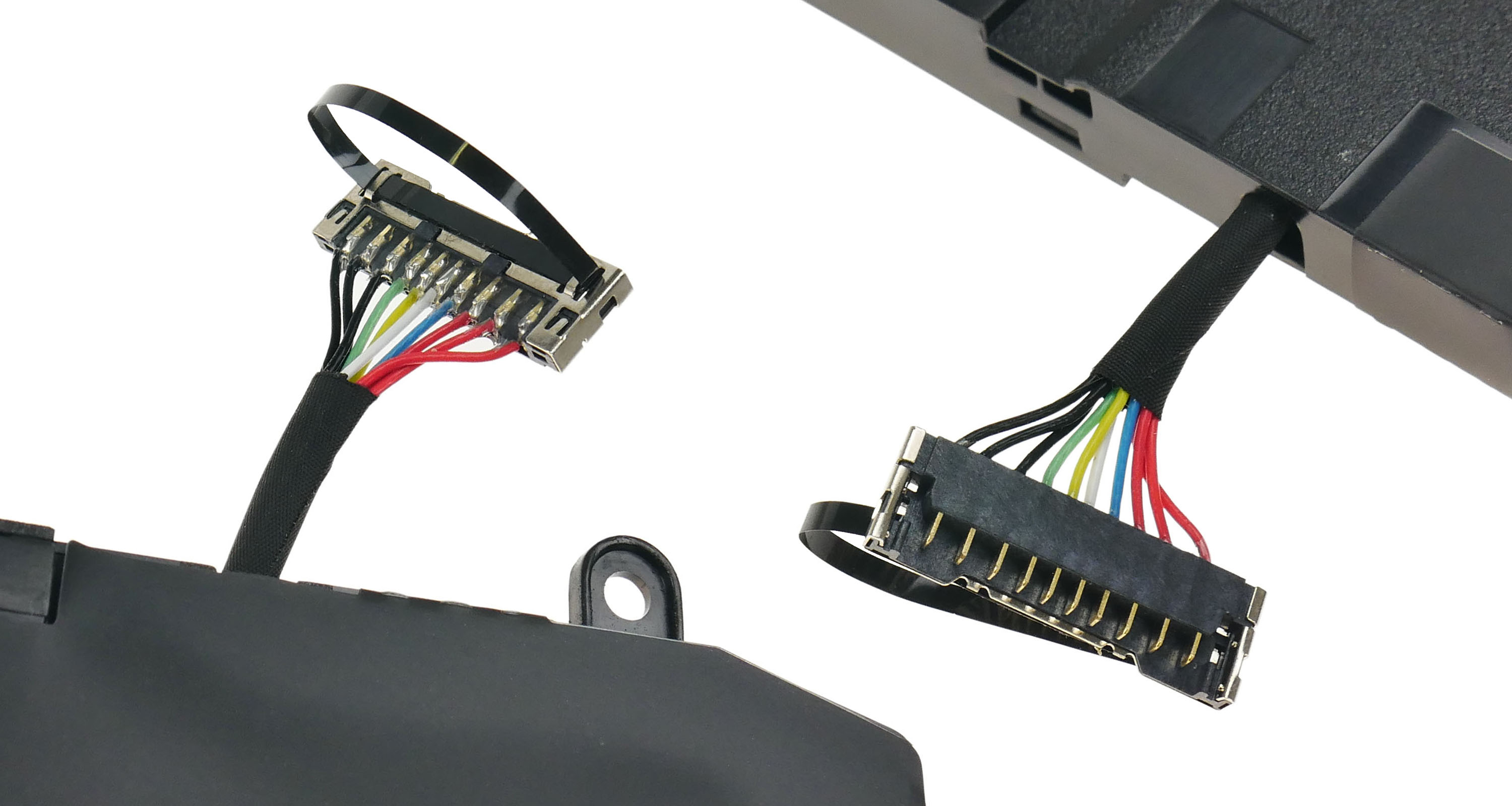 Dwa kable baterii laptopa z kolorowymi przewodami i złączami na białym tle.