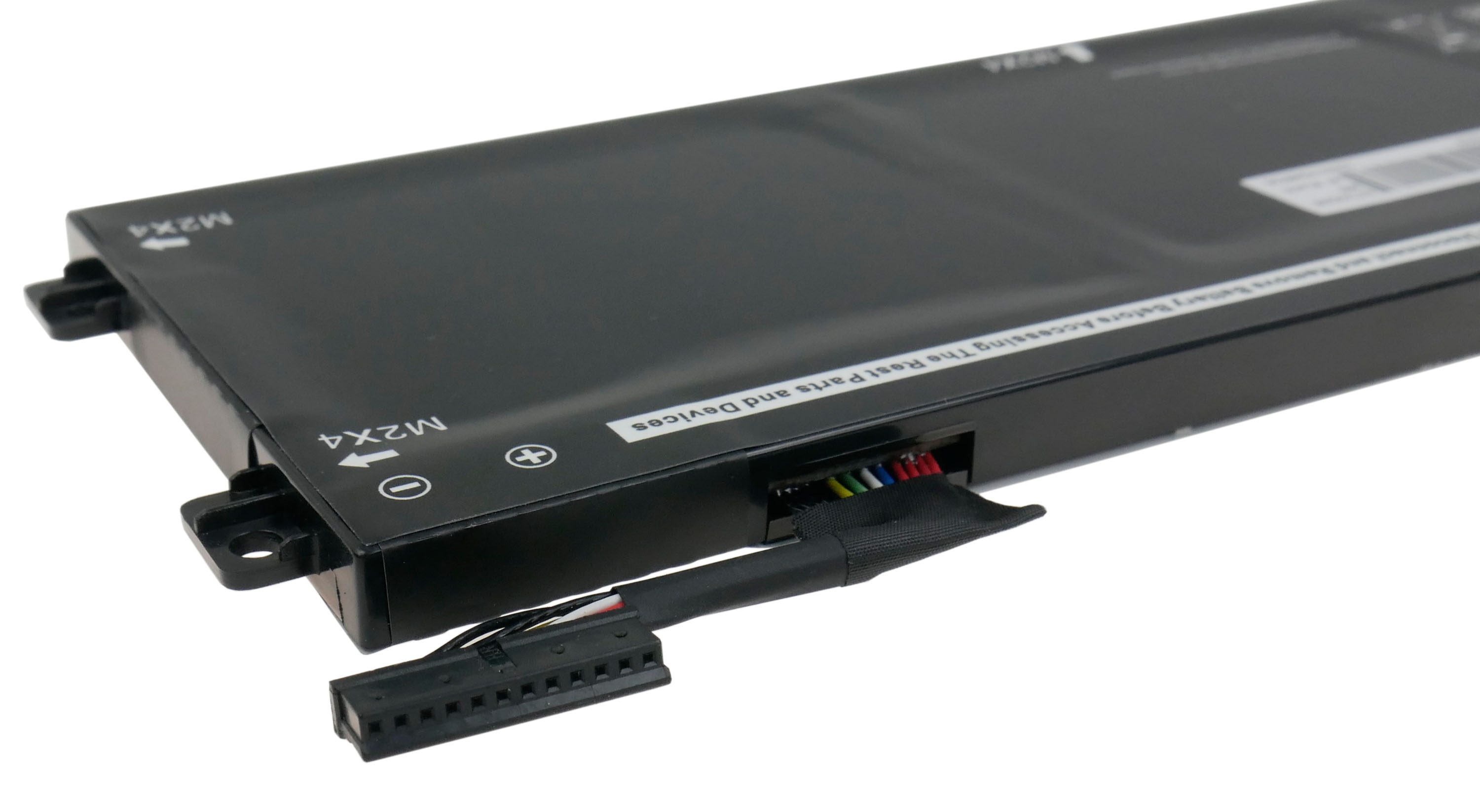 Czarna bateria do laptopa z kablem i złączem, białe napisy.