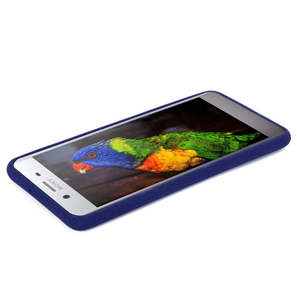 Uno smartphone Sony con un pappagallo colorato sullo schermo in una custodia blu.