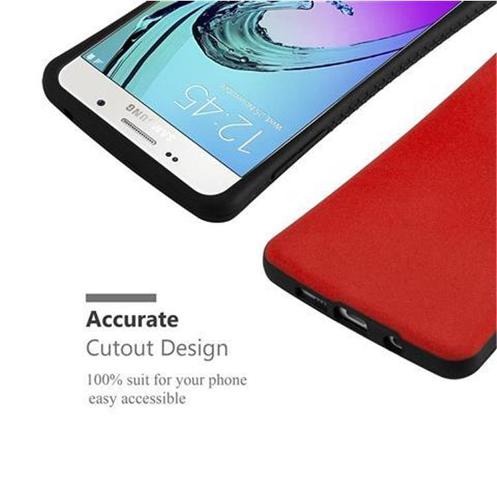 Un smartphone en funda negra junto a una funda roja.