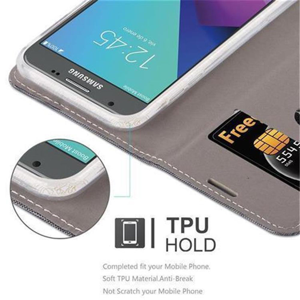Un telefono Samsung in una custodia grigia con una carta omaggio.