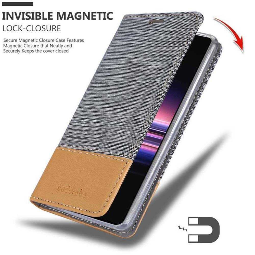 Custodia per telefono in tessuto grigio con patta in pelle marrone.