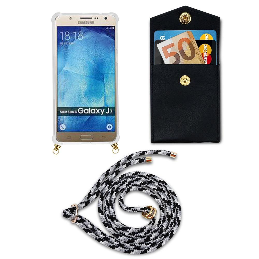 Smartphone in custodia, portafoglio con soldi e carte, e cordino su sfondo bianco.