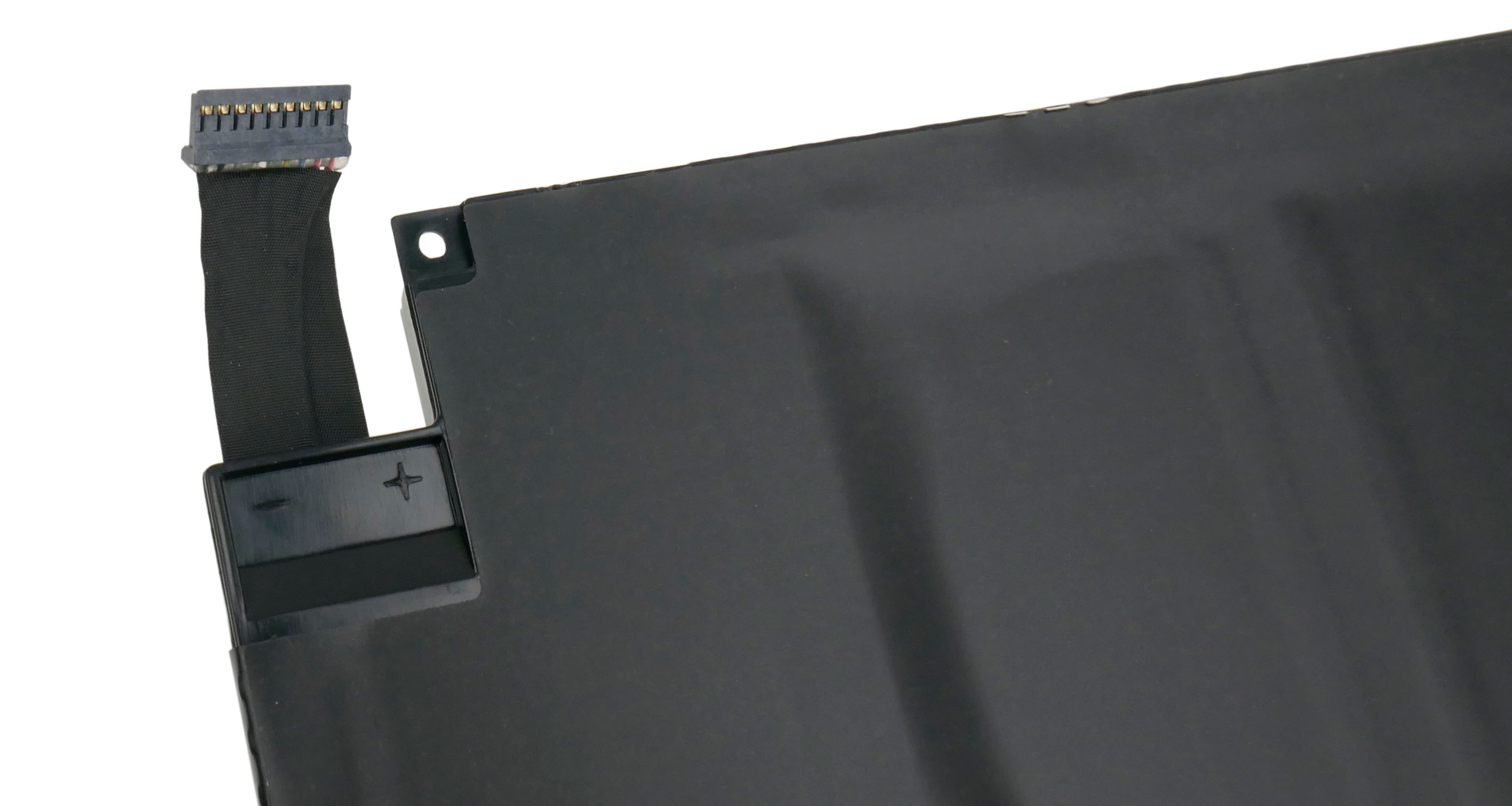 Czarna bateria litowo-jonowa z płaskim kablem taśmowym i złączem.