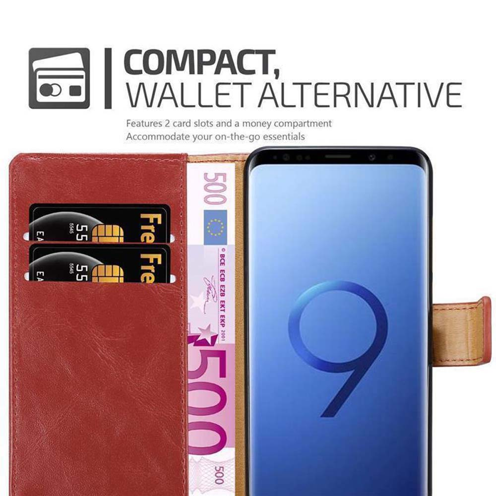 Portafoglio rosso con carte di credito, banconota da 500 euro e smartphone.