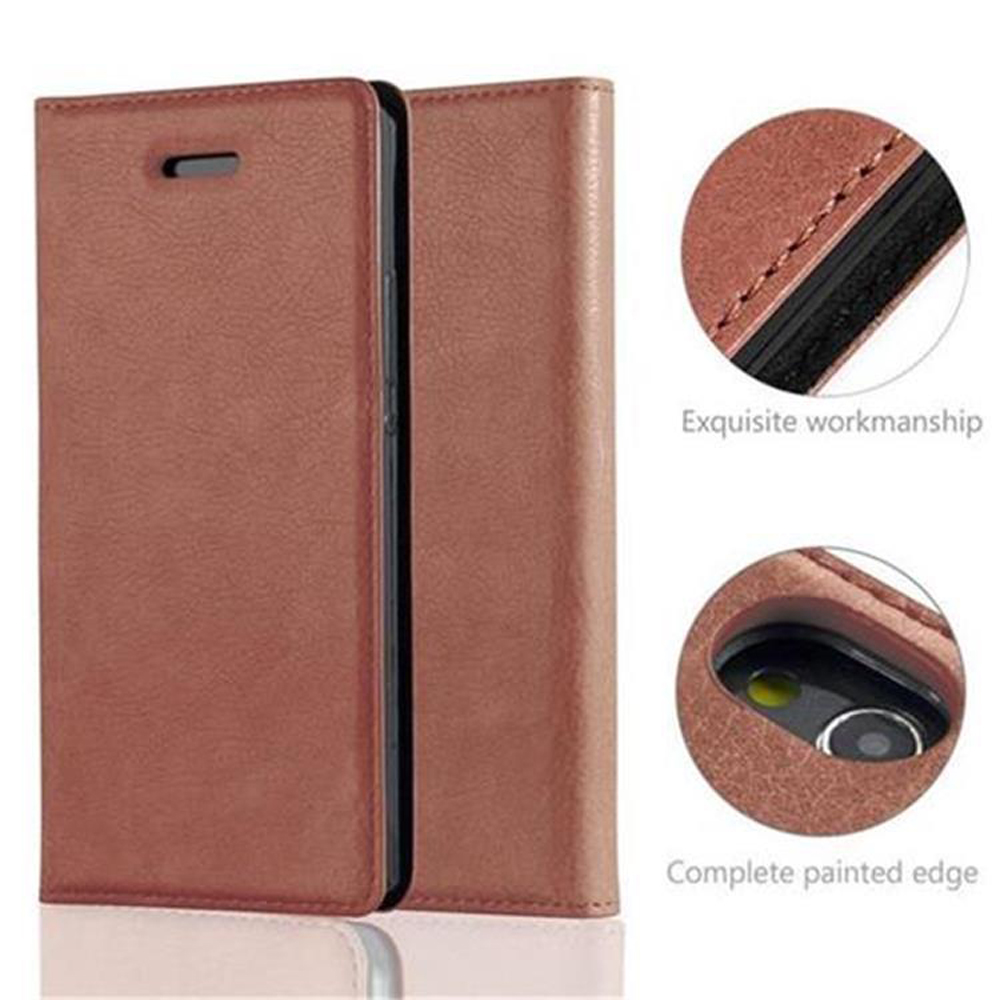 Funda de teléfono marrón abierta con recorte para cámara y flash. Tomas detalladas.