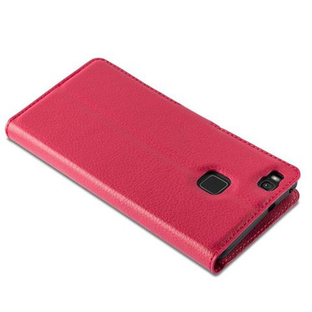 Custodia rossa per telefono con ritagli per fotocamera e sensore.